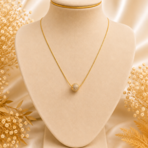 CONJUNTO COM PINGENTE DE BOLA CRAVEJADA