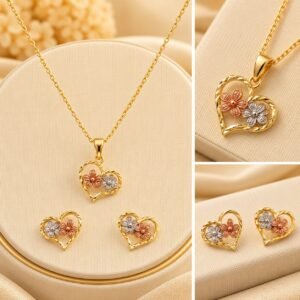 CONJUNTO TRES CORES CORAÇÃO VAZADO C/ FLORES NO MEIO